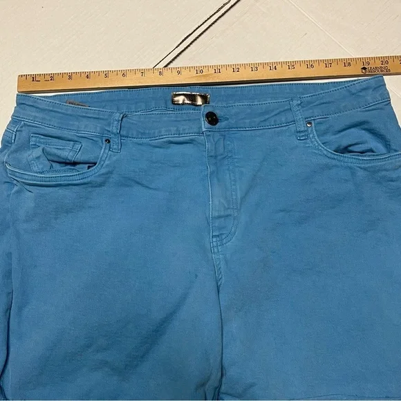 Kut From the Kloth Catherine Boyfriend Denim Short Mid Length Teal Women's Sz 20 - Picture 6 of 7